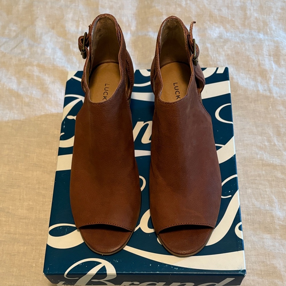 Lucky Brand Tan Sandals
